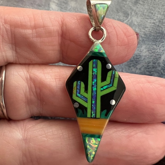 ❤️ Zuni Galaxy Native American Signed “GI” Saguro Cactus Desert Pendant 4.1gms - Picture 11 of 14
